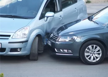 How to quickly file a claim with the insurance company when your car is hit