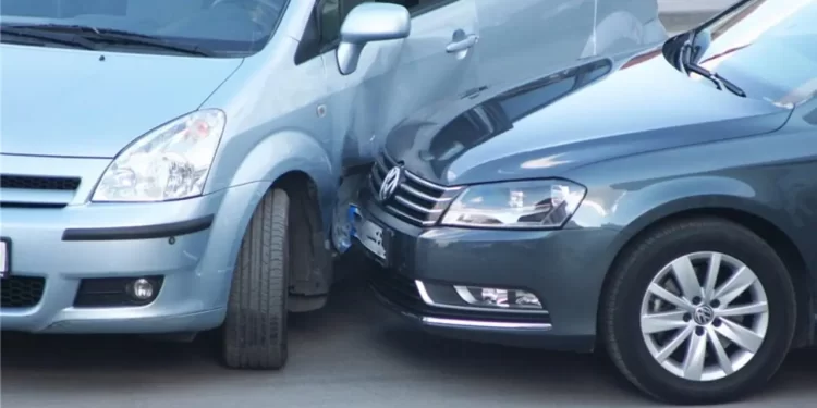 How to quickly file a claim with the insurance company when your car is hit